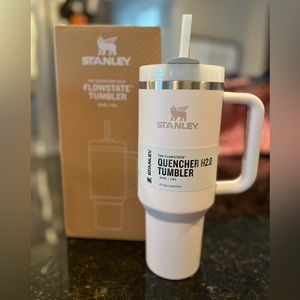 NWT Stanley the Flowstate Quencher H2.0 Tumbler | 40oz Rose Quartz
